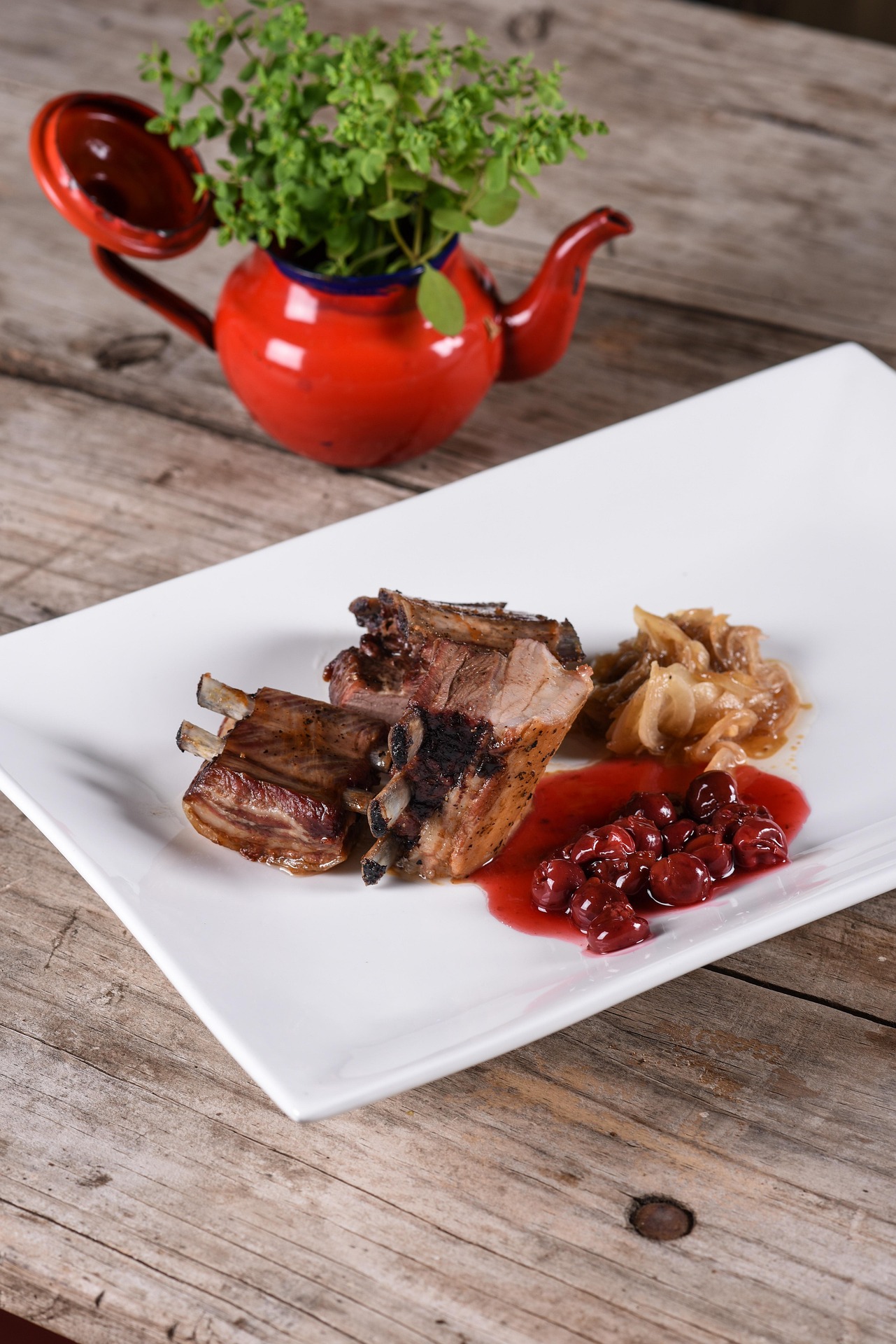 Wildfleisch zugeschnitten — fein, mager, dunkel